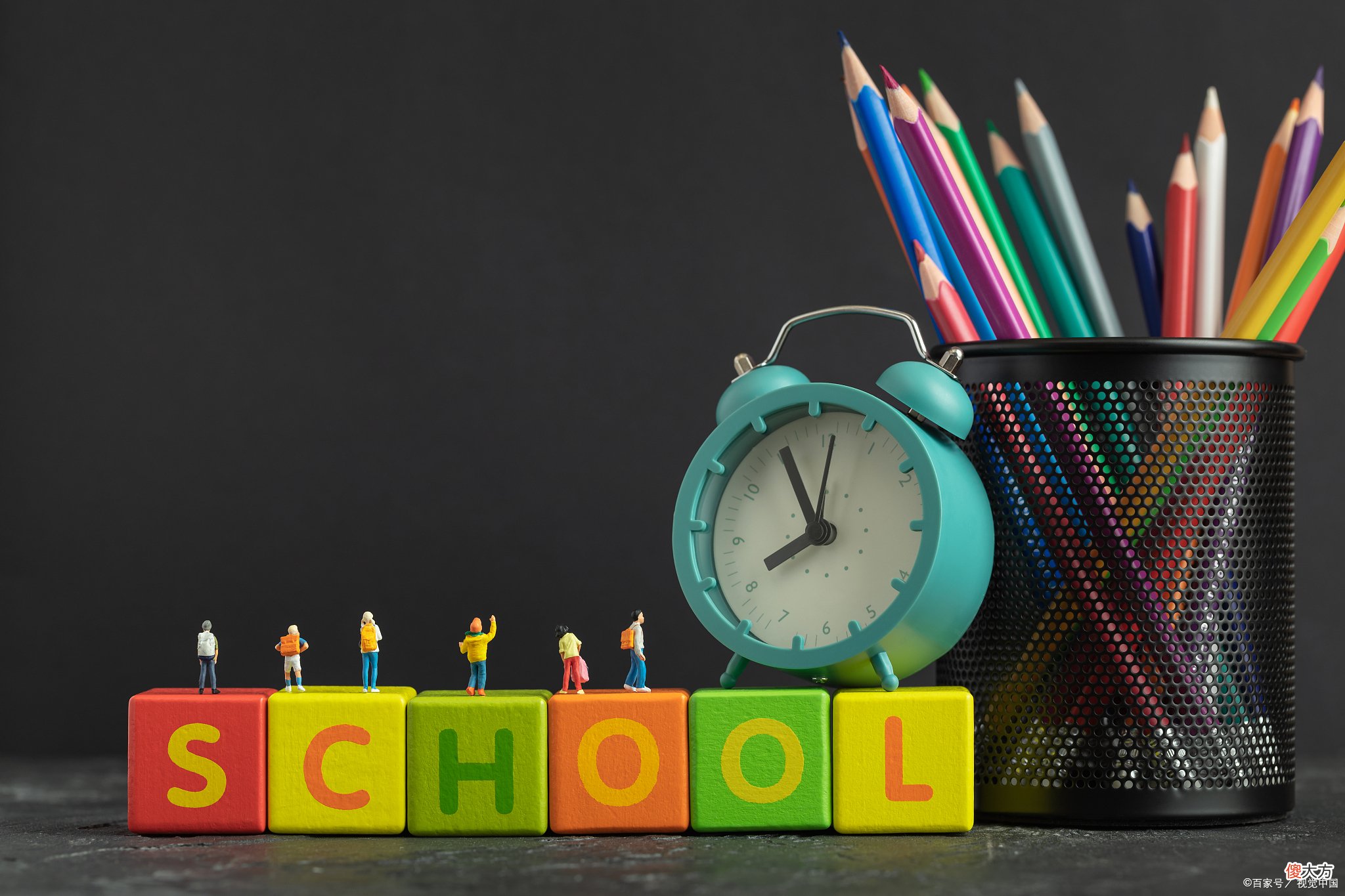 晚上9点接到放寒假通知，老师都没来得及留作业，孩子高兴得蹦！