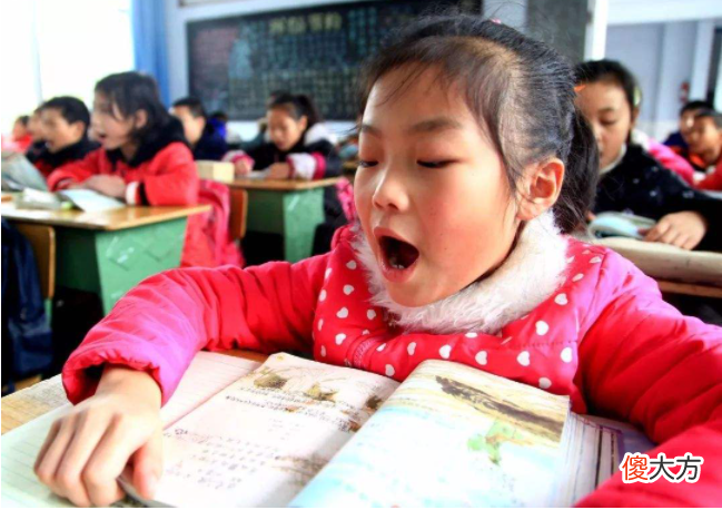 晚上9点接到放寒假通知，老师都没来得及留作业，孩子高兴得蹦！