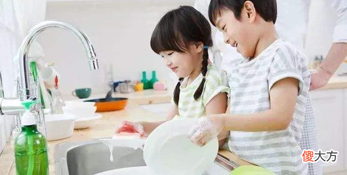 晚上9点接到放寒假通知，老师都没来得及留作业，孩子高兴得蹦！