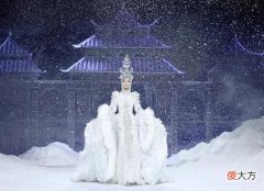 【就爱时尚】(文化)中国国际时装周(2023春夏系列)开幕秀在京举行