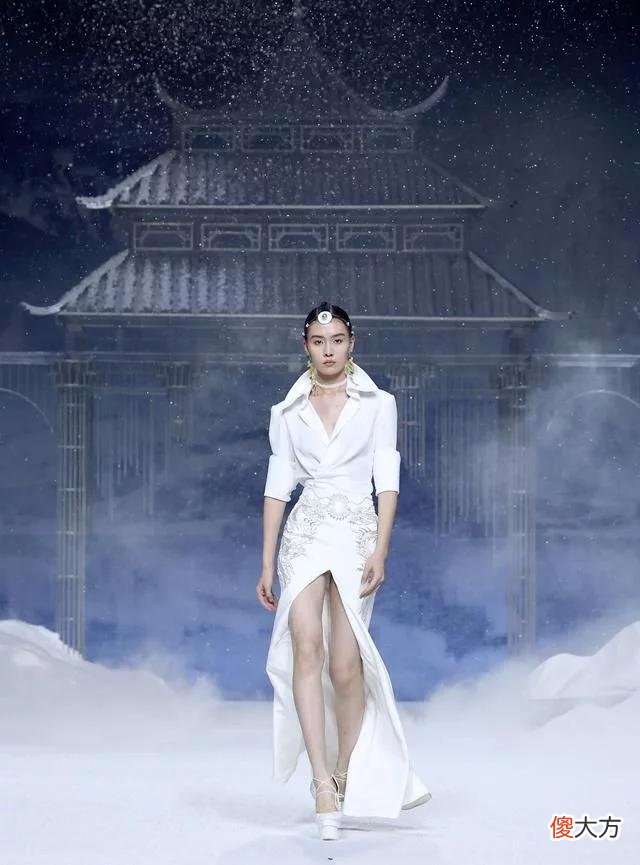 【就爱时尚】(文化)中国国际时装周(2023春夏系列)开幕秀在京举行