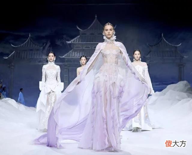 【就爱时尚】(文化)中国国际时装周(2023春夏系列)开幕秀在京举行
