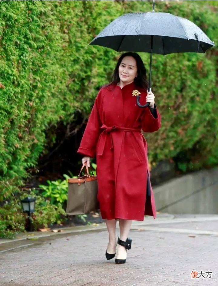 【就爱时尚】女人上了年纪，还是胖点好！一看就是“贵妇相”，穿衣也更有气质