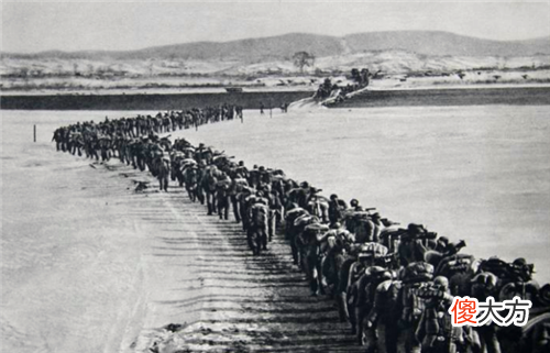 【爱历史】抗美援朝中，团长见政委有些面熟，闲聊后才知是失散20年的亲弟弟