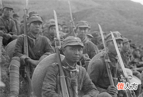 【爱历史】抗美援朝中，团长见政委有些面熟，闲聊后才知是失散20年的亲弟弟