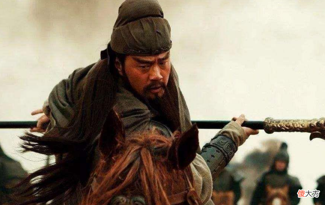 【历史故事】《三国演义》中除了关羽，当时在场的人还有谁可斩华雄？仅此三人