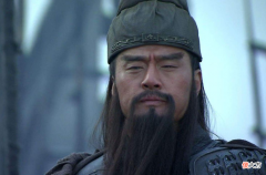 【历史故事】《三国演义》中除了关羽，当时在场的人还有谁可斩华雄？仅此三人