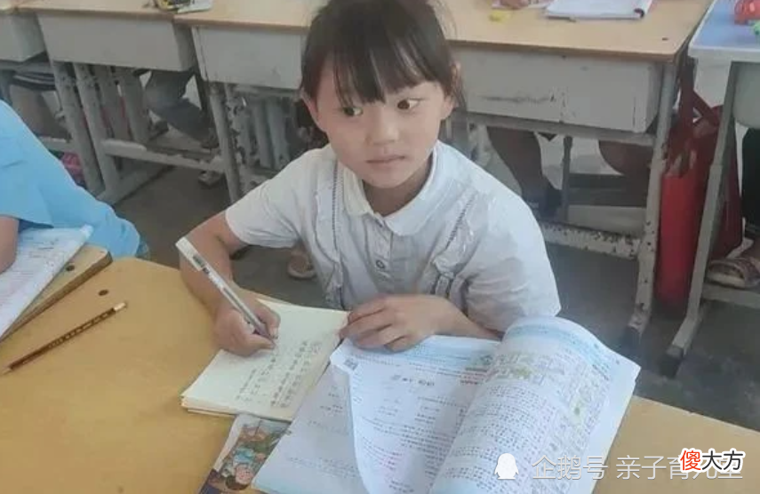 “这是留给俺妈的”，小学生把虾留给妈妈吃，她懂事得让人心疼