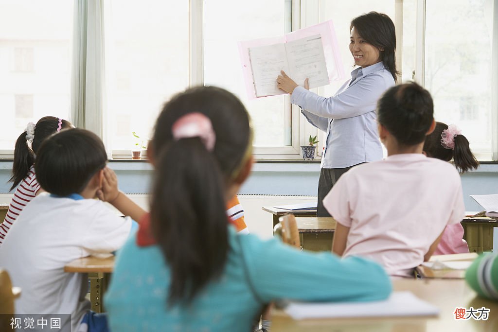 “这是留给俺妈的”，小学生把虾留给妈妈吃，她懂事得让人心疼