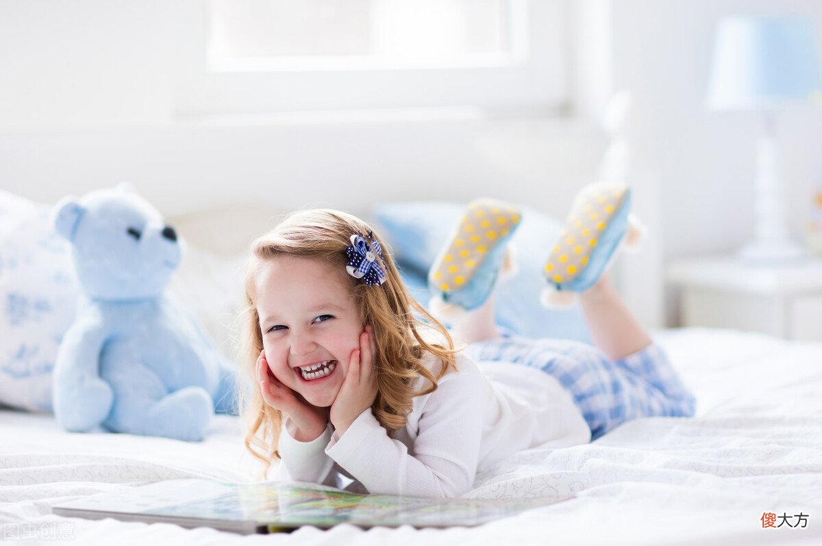 孩子“睡前一小时”，父母陪他做这3件事，胜过报10个学习班