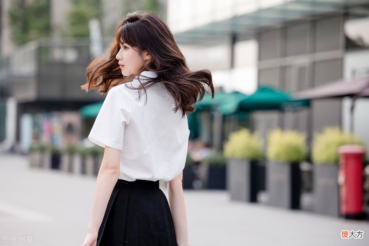 撞见女儿“夹腿”，亲妈1句话把孩子骂哭！聪明妈妈用这3招，既不尴尬，也给孩子留足面子