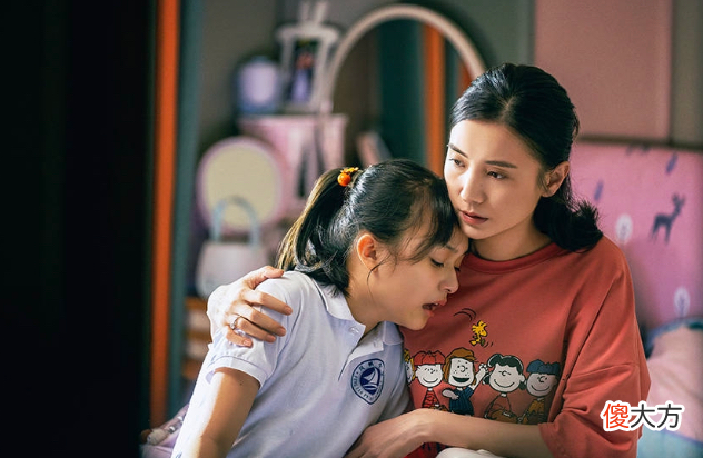 撞见女儿“夹腿”，亲妈1句话把孩子骂哭！聪明妈妈用这3招，既不尴尬，也给孩子留足面子