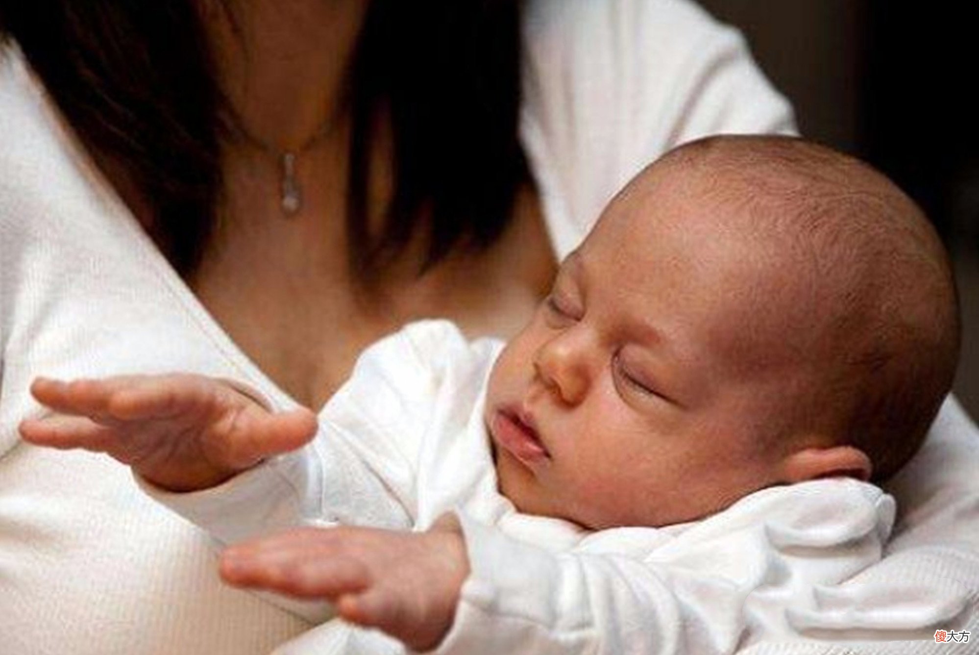 娃聪不聪明,幼时睡觉就初见端倪,四大表现多数为“天生”高智商