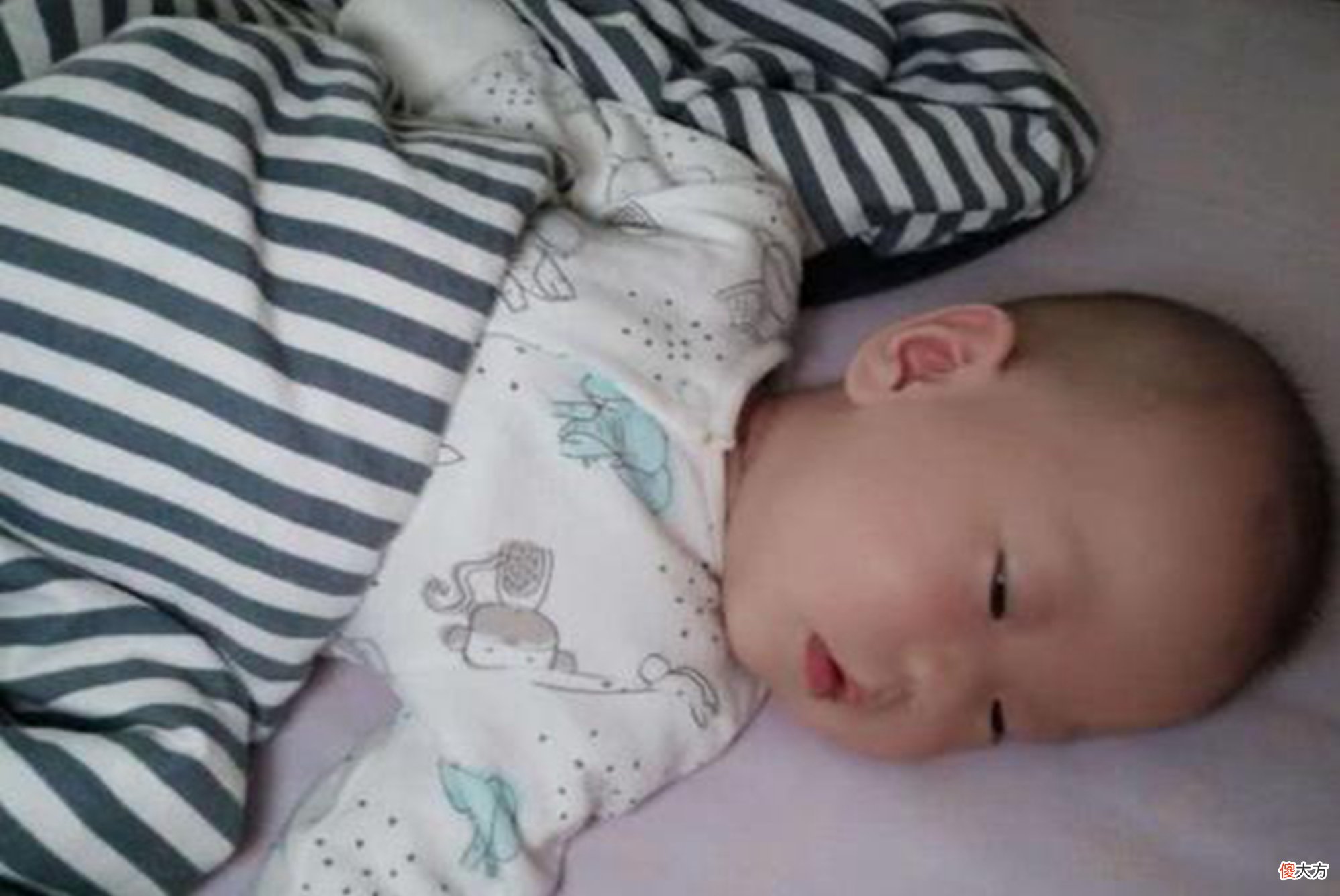 娃聪不聪明,幼时睡觉就初见端倪,四大表现多数为“天生”高智商