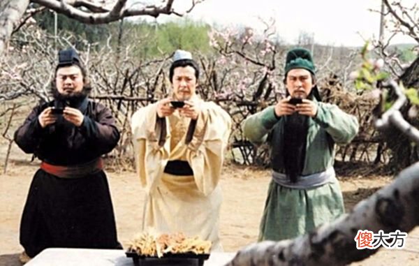 【爱历史】三国里刘备为什么没有第一个称帝？是不想，还是不敢