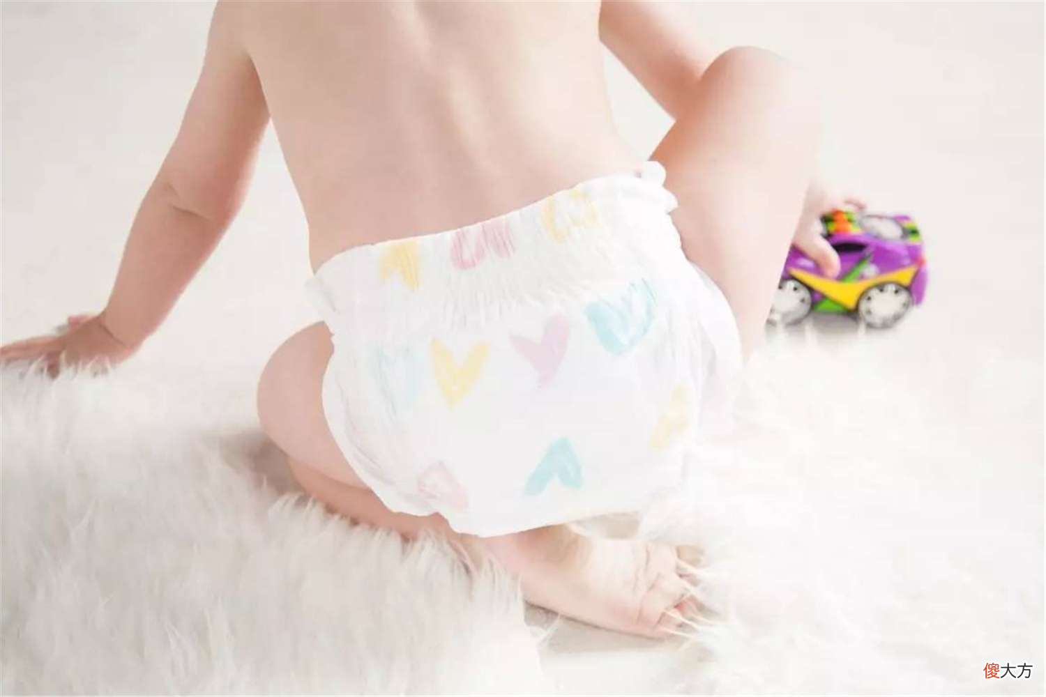 孩子到了上幼儿园的年龄，还穿着尿不湿，尿不湿也有“截止时间”