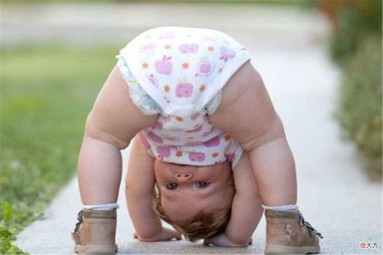 孩子到了上幼儿园的年龄，还穿着尿不湿，尿不湿也有“截止时间”