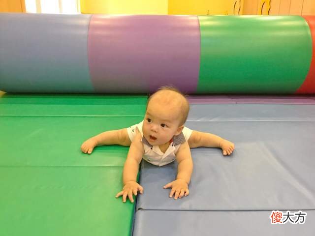 “不爬就走”和“先爬后走”的宝宝，发育程度有差异，父母要了解