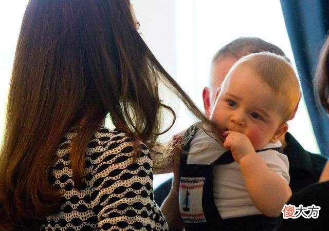 “不爬就走”和“先爬后走”的宝宝，发育程度有差异，父母要了解