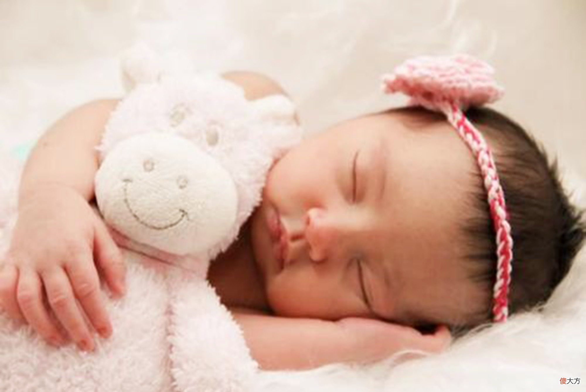 宝宝出牙早晚有啥差异？读懂这些出牙征兆，才能顺利迈过出牙期