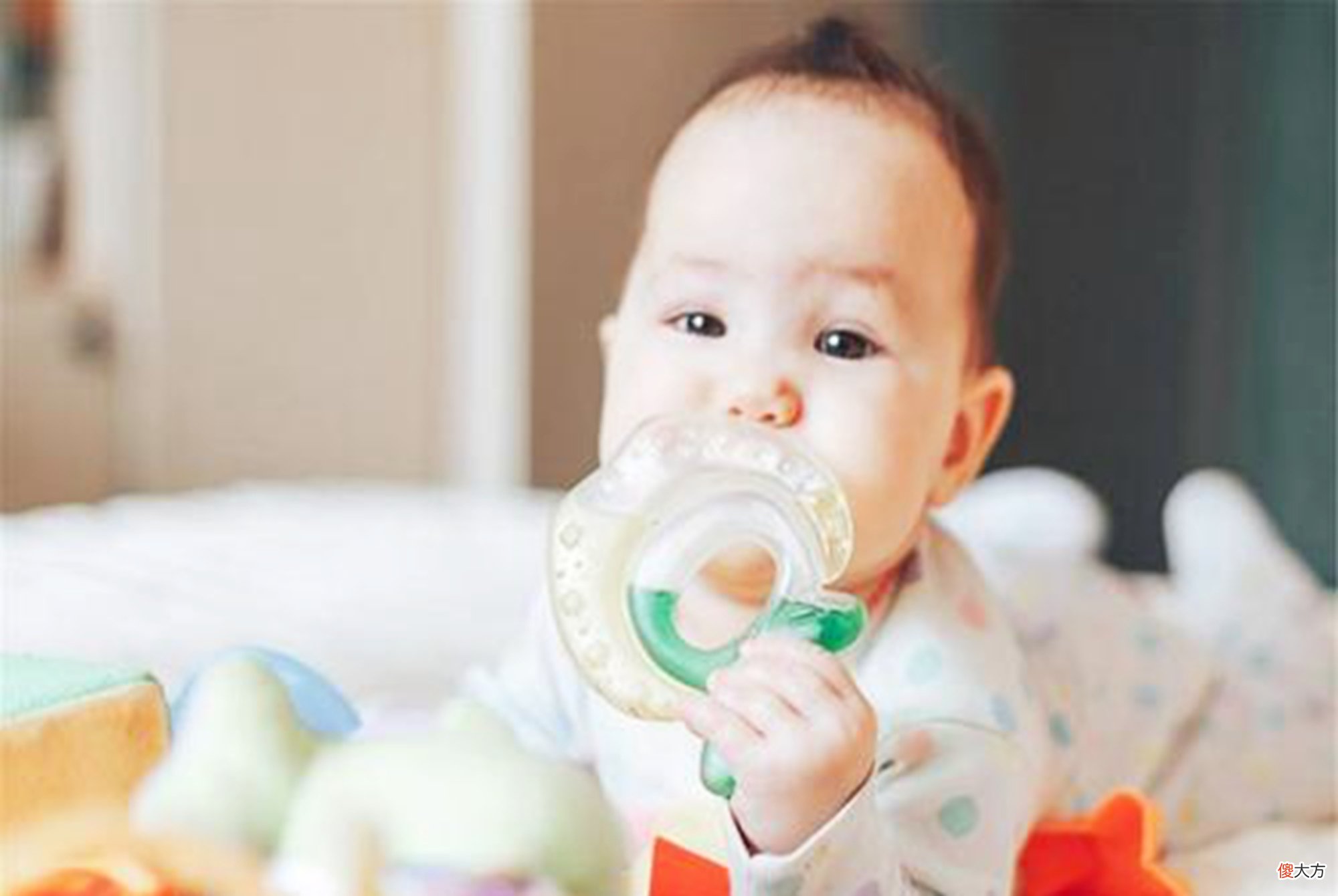 宝宝出牙早晚有啥差异？读懂这些出牙征兆，才能顺利迈过出牙期