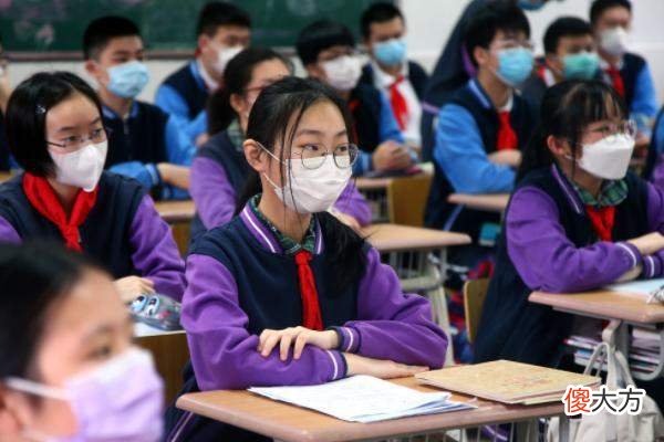 小学生为啥爱看漫画？看漫画算阅读吗？孩子痴迷漫画，家长该怎么办？