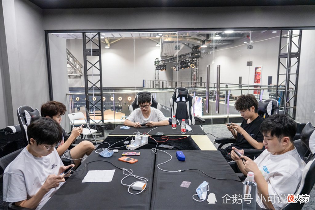 【游戏迷】KPL天赐良机！世冠上半区“最弱队”晋级，QG、eStar谁赢谁夺冠？