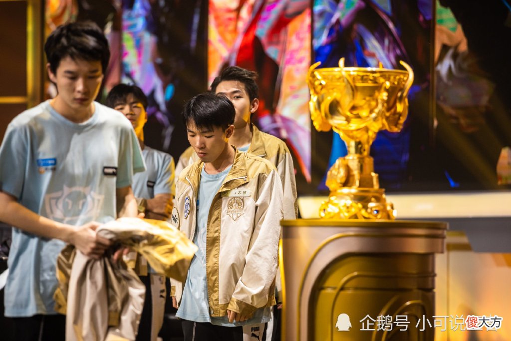 【游戏迷】KPL天赐良机！世冠上半区“最弱队”晋级，QG、eStar谁赢谁夺冠？