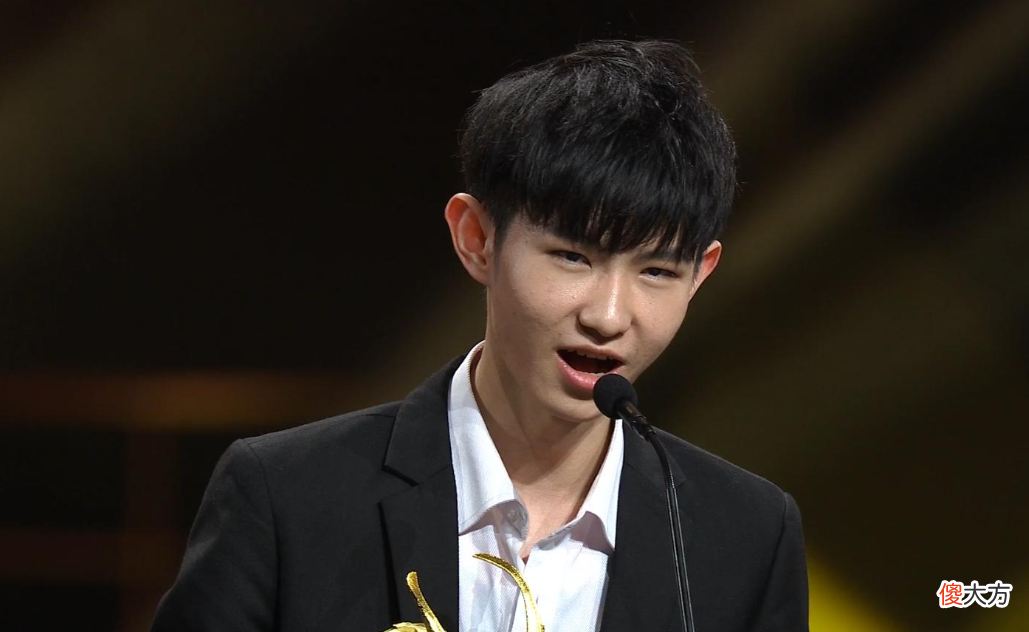 【游戏迷】电竞少年被伤病困扰，爱思为上场感冒后不敢吃药，他为此告别电竞