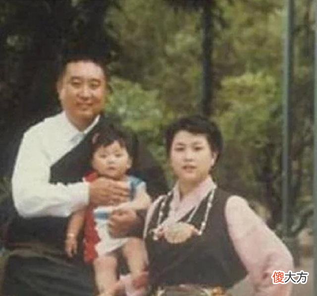 【爱历史】李洁：外公是开国上将，作为校花想给活佛说媒，结果却被活佛看上