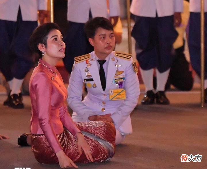 【历史故事】诗妮娜找到新靠山，佩戴原配红宝石项链炫耀，成功融入育坤家族