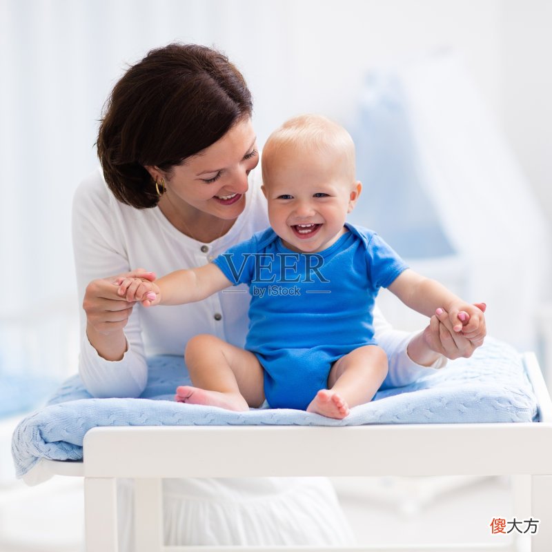 不要再给宝宝这样换尿不湿了！