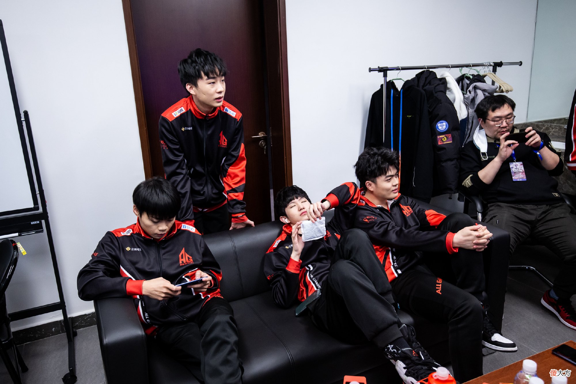 【游戏世界】AG超玩会到底错过多少选手？久哲透漏，冠军辅助是从AG30万买来的