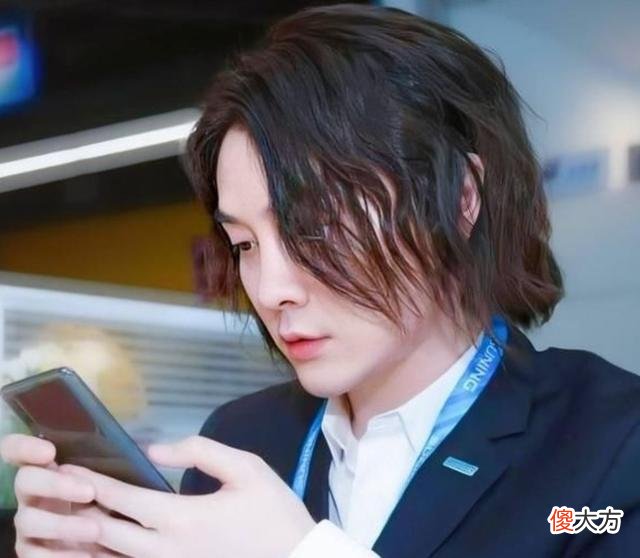 【游戏迷】张大仙有多受欢迎?粉丝夜跑偶遇大仙,看到送的礼物:太真实!