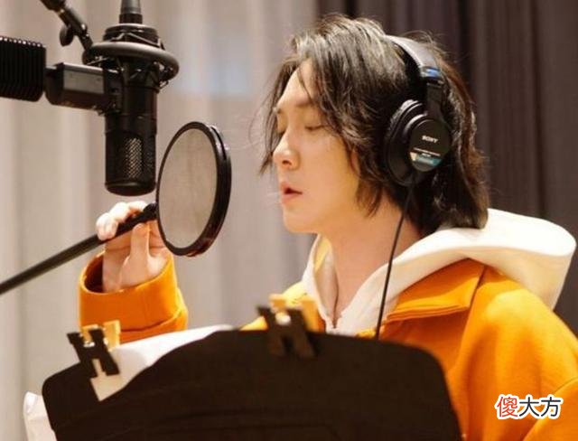 【游戏迷】张大仙有多受欢迎?粉丝夜跑偶遇大仙,看到送的礼物:太真实!