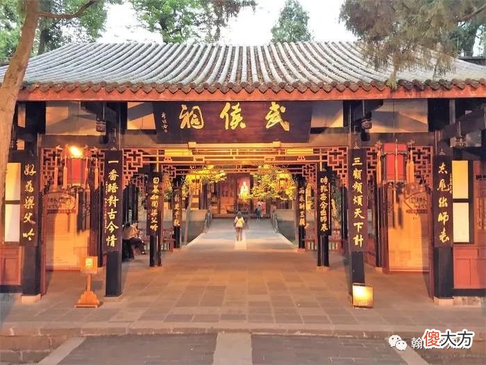 【历史故事】《晋书》说诸葛亮上朝要带一百名侍卫，为什么要如此谨慎小心？