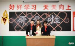 【历史故事】1951年获毛泽东主席“好好学习天天向上”题词的小学生后来怎样了？