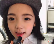 “穿这么少给谁看？”家长怒怼老师：教课还是“晒肉”？