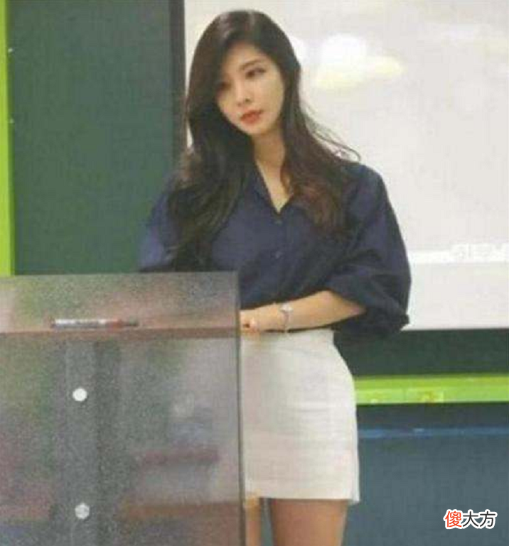 “穿这么少给谁看?”家长怒怼老师:教课还是“晒肉”?