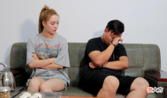 夫妻月入8000元，妻子花1299给儿子买鞋，丈夫生气有错吗？