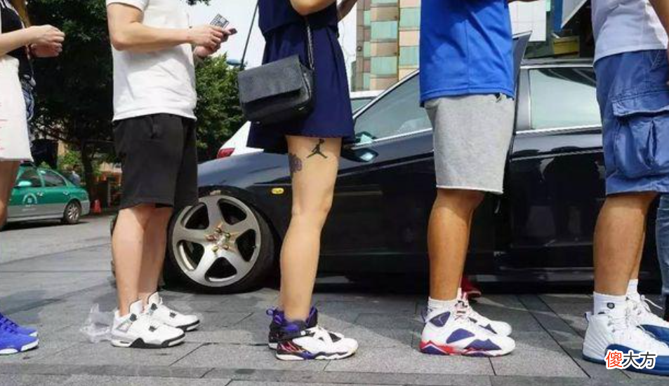 夫妻月入8000元，妻子花1299给儿子买鞋，丈夫生气有错吗？