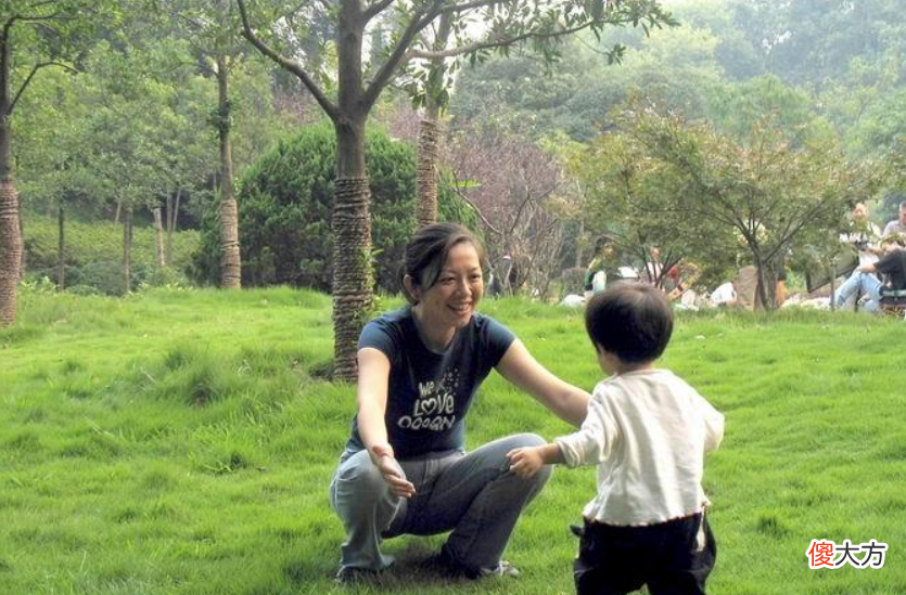 夫妻月入8000元，妻子花1299给儿子买鞋，丈夫生气有错吗？