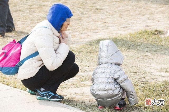 “隔辈亲”现象是好是坏？老人疼爱孩子没错，但别越过这条线