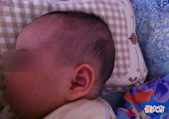宝宝睡姿：俯卧、侧卧和仰卧，哪种最安全？父母早知道早纠正