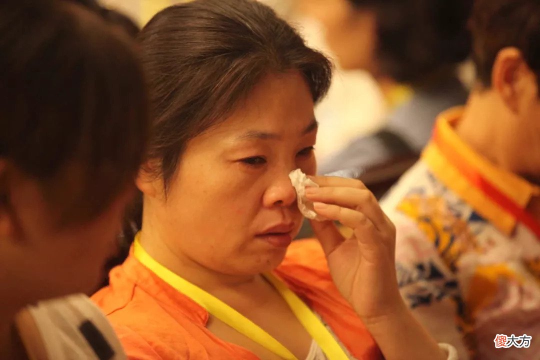 孩子入园第一天，为什么不建议家长蹲墙角偷看？背后原因了解下！