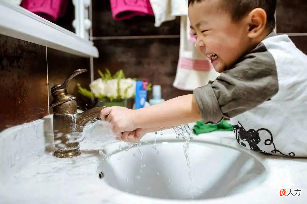 孩子的第一个叛逆期，“可怕的2岁”有多关键？家长如何正确引导