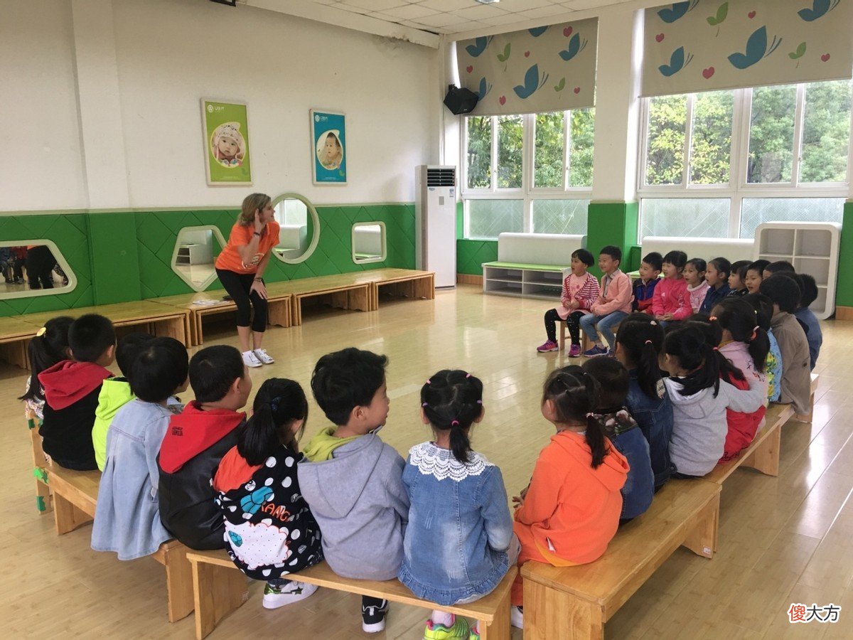 幼儿园识字是在“揠苗助长”？上小学后才发现，提前学的娃有多赚