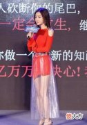 【就爱时尚】秦岚的衬衫连衣裙怎么搭配才好看？