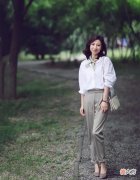 【时尚一点】这才是40岁女人该有的穿搭：不扮嫩不显老，优雅又知性