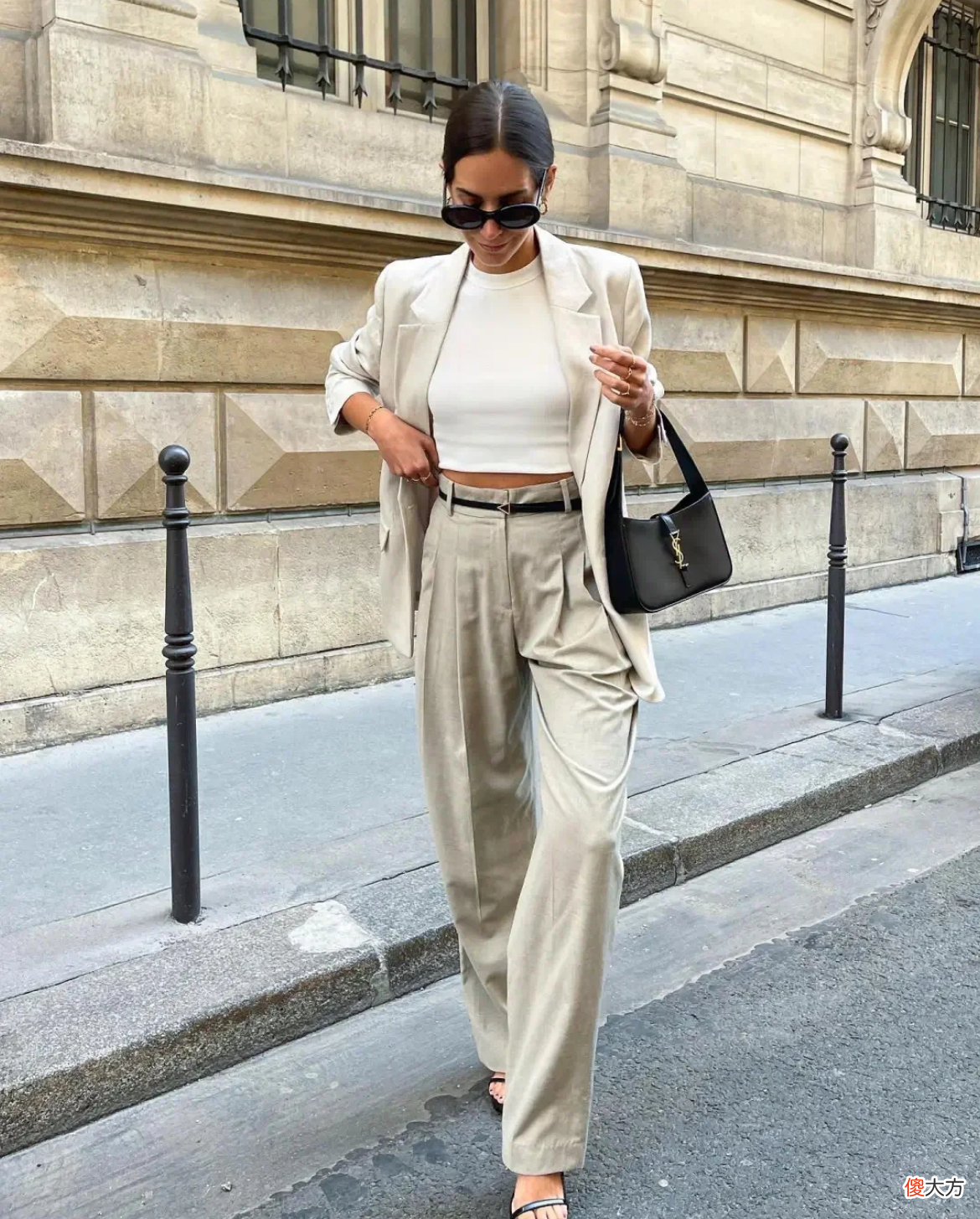 【时尚一点】今年流行一种穿法，叫“男裤女穿”！爸爸西裤优雅帅气，又拽又美